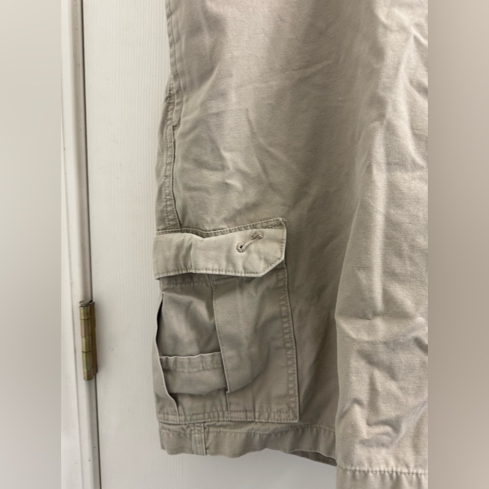 Chaps Men's Beige Cargo Shorts - Picture 2 of 10